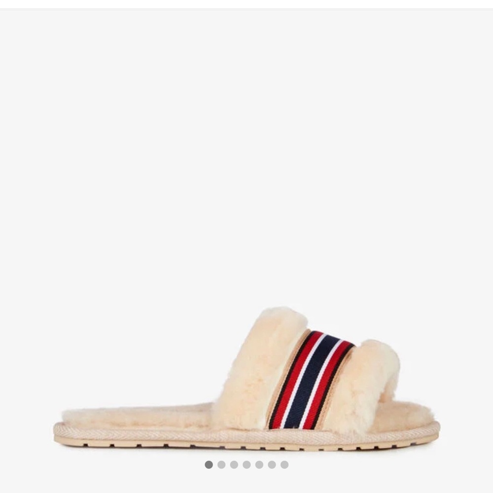 EMU Australia fuzzy slippers